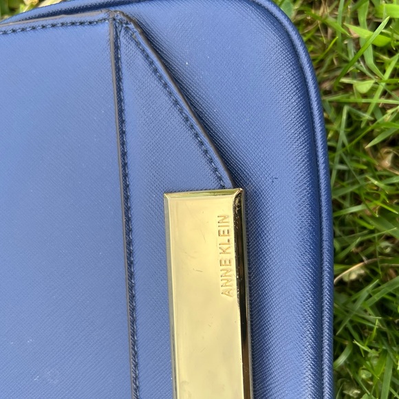 Small bag by Anne Klein - Picture 2 of 4